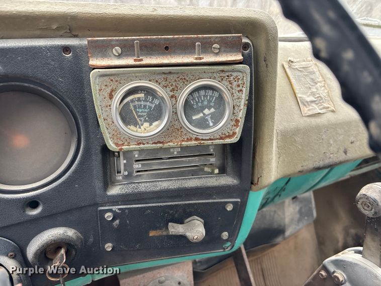 image for item EA4498 1974 GMC 6000 oil distributor truck