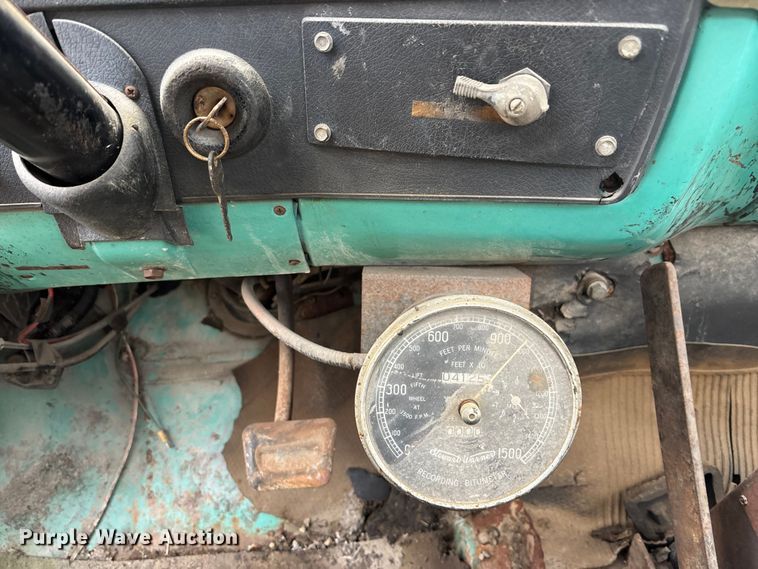 image for item EA4498 1974 GMC 6000 oil distributor truck