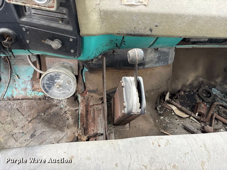 image for item EA4498 1974 GMC 6000 oil distributor truck