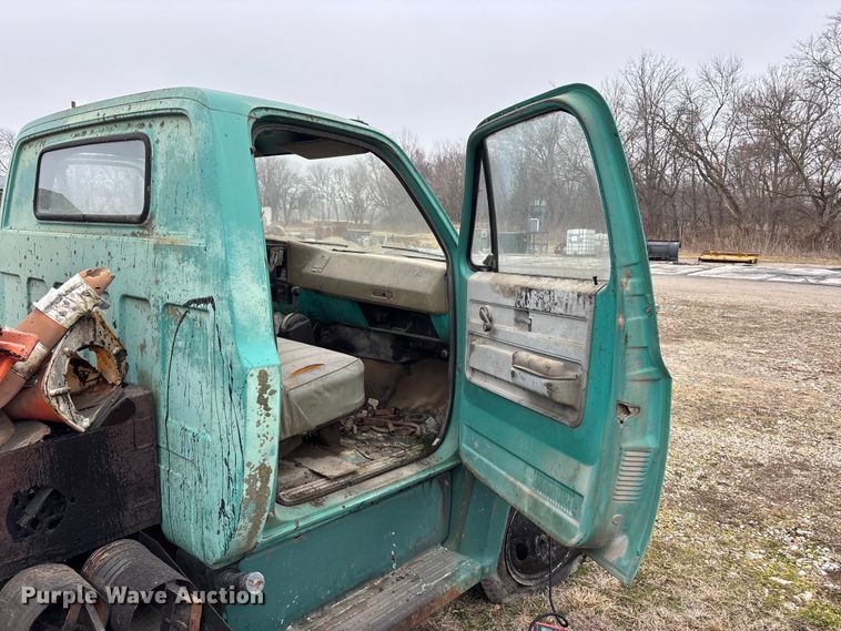 image for item EA4498 1974 GMC 6000 oil distributor truck