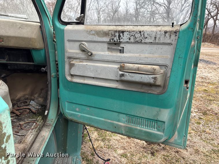 image for item EA4498 1974 GMC 6000 oil distributor truck