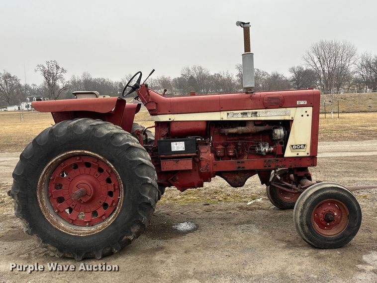 image for item EA4499 1965 International Harvester Farmall 806 tractor