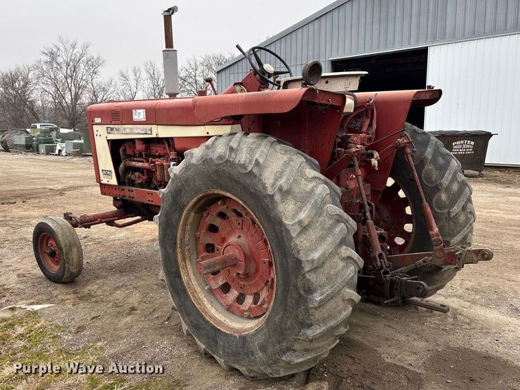 image for item EA4499 1965 International Harvester Farmall 806 tractor