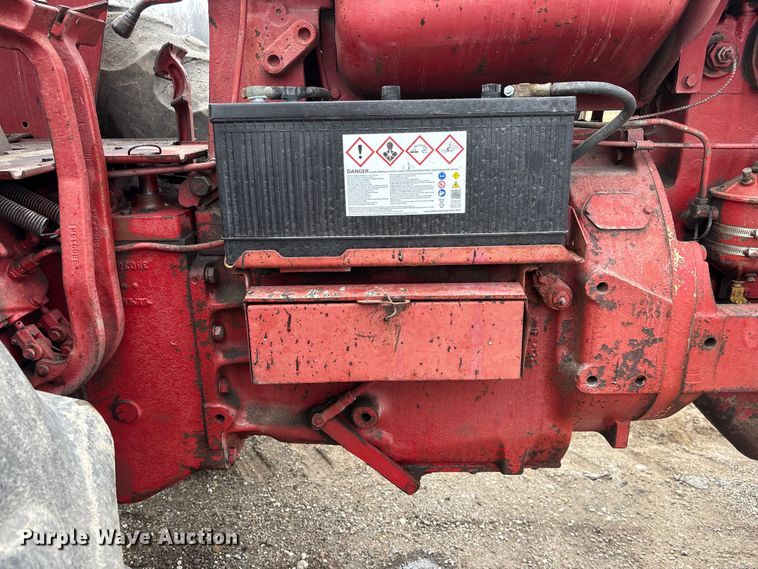 image for item EA4499 1965 International Harvester Farmall 806 tractor