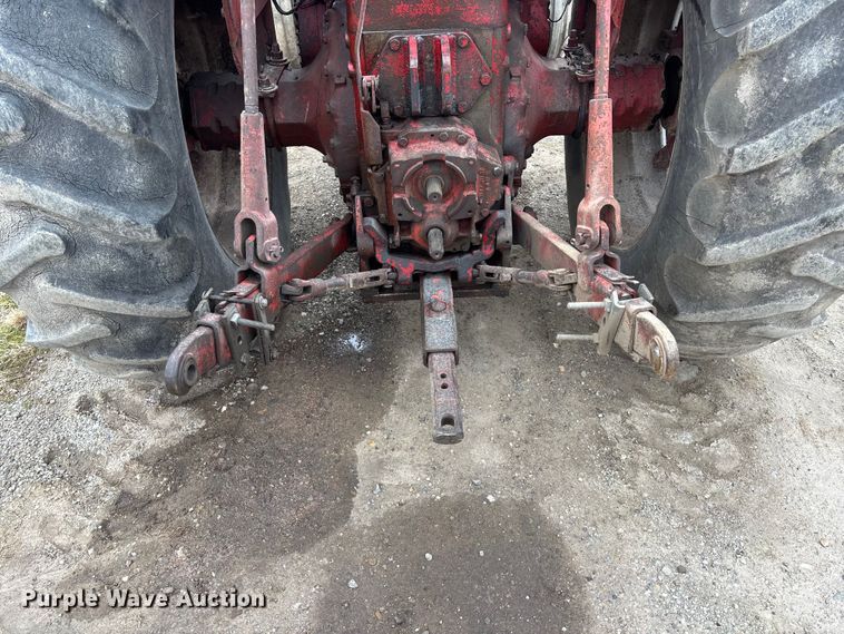 image for item EA4499 1965 International Harvester Farmall 806 tractor