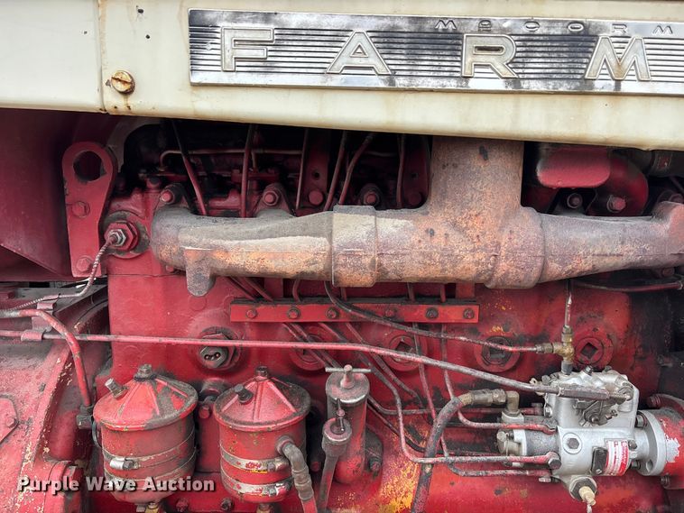 image for item EA4499 1965 International Harvester Farmall 806 tractor
