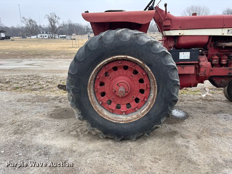 image for item EA4499 1965 International Harvester Farmall 806 tractor
