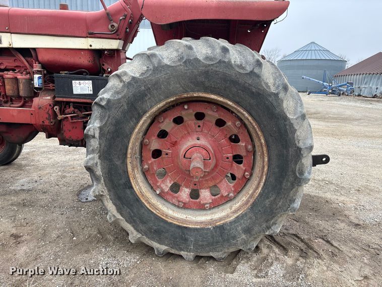 image for item EA4499 1965 International Harvester Farmall 806 tractor