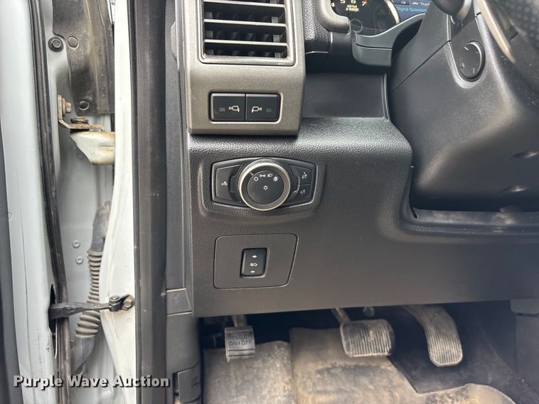 image for item EA4519 2017 Ford F150 Raptor Crew Cab pickup truck