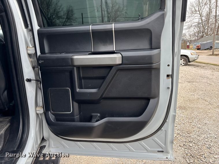 image for item EA4519 2017 Ford F150 Raptor Crew Cab pickup truck