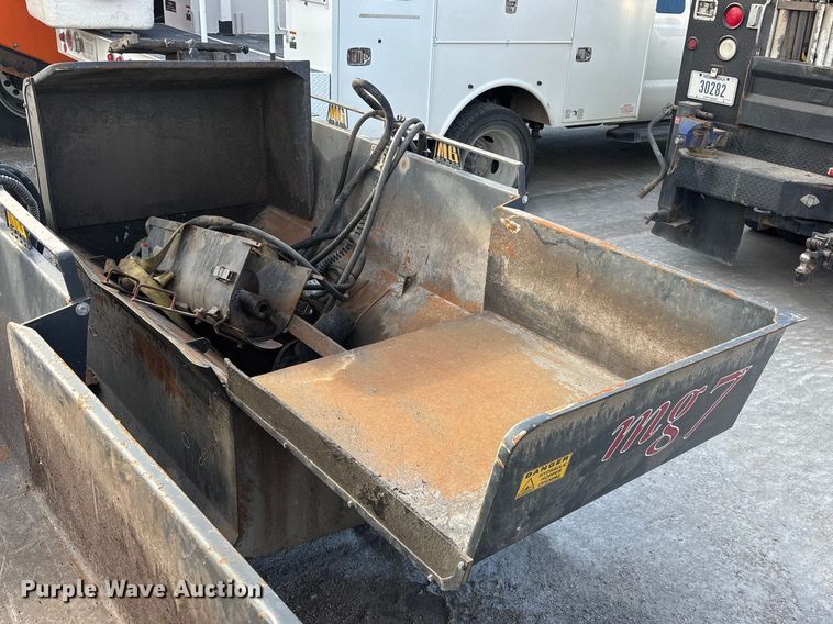 image for item EA4541 2015 Malavasi Pavijet MG76C skid steer paver