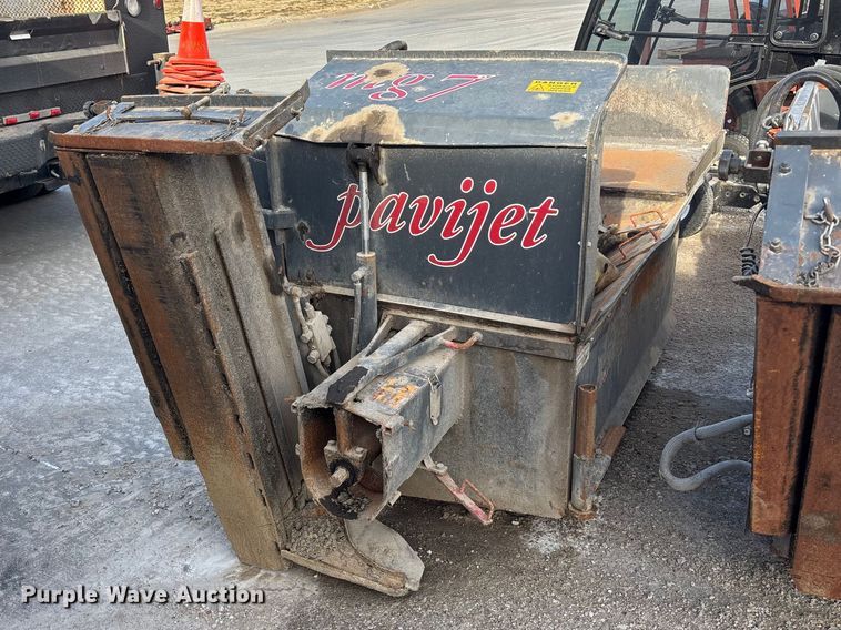 image for item EA4541 2015 Malavasi Pavijet MG76C skid steer paver