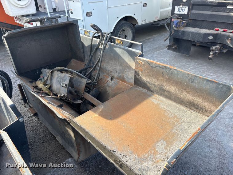 image for item EA4541 2015 Malavasi Pavijet MG76C skid steer paver