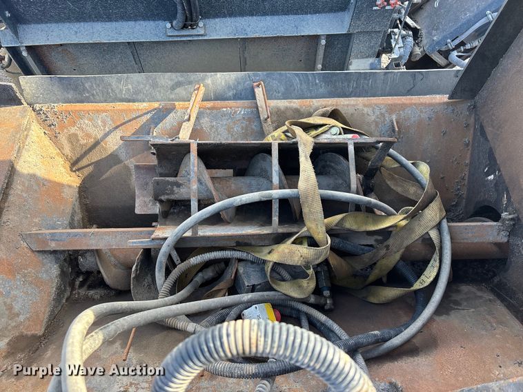 image for item EA4541 2015 Malavasi Pavijet MG76C skid steer paver