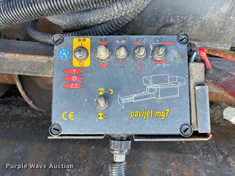 image for item EA4541 2015 Malavasi Pavijet MG76C skid steer paver