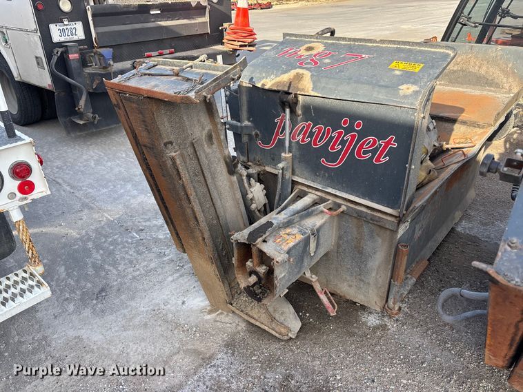 image for item EA4541 2015 Malavasi Pavijet MG76C skid steer paver