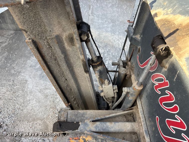 image for item EA4541 2015 Malavasi Pavijet MG76C skid steer paver