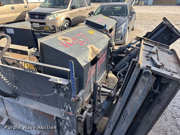 image for item EA4541 2015 Malavasi Pavijet MG76C skid steer paver