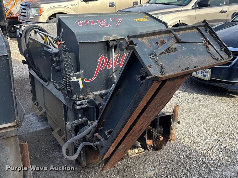 image for item EA4542 2015 Malavasi Pavijet MG76C skid steer paver