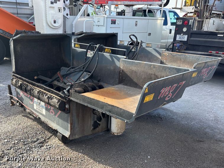 image for item EA4542 2015 Malavasi Pavijet MG76C skid steer paver