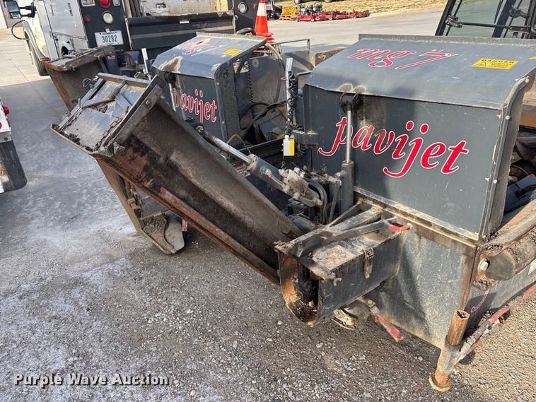 image for item EA4542 2015 Malavasi Pavijet MG76C skid steer paver