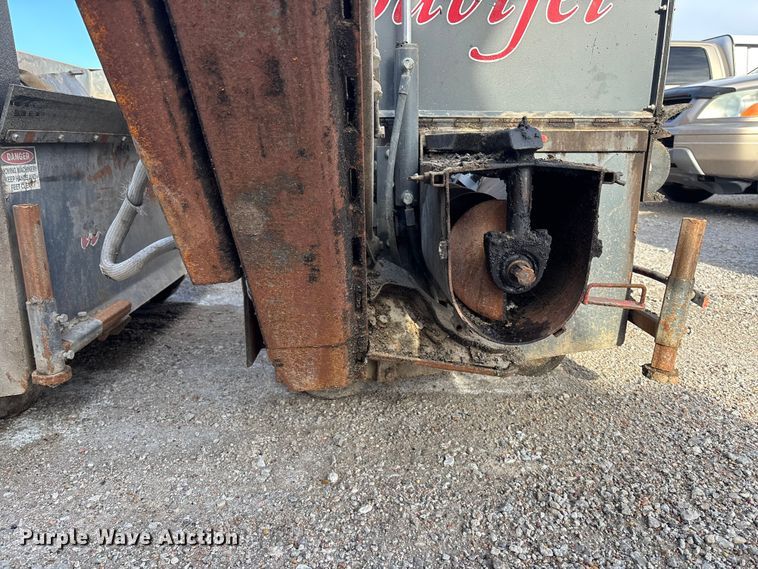 image for item EA4542 2015 Malavasi Pavijet MG76C skid steer paver