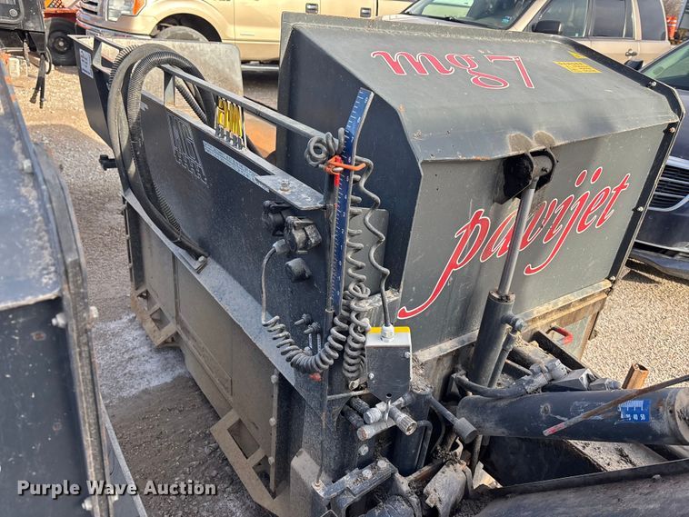 image for item EA4542 2015 Malavasi Pavijet MG76C skid steer paver