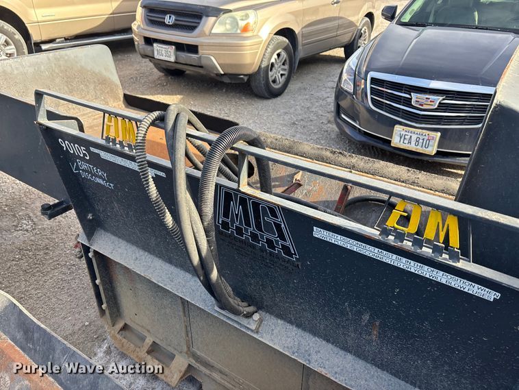 image for item EA4542 2015 Malavasi Pavijet MG76C skid steer paver