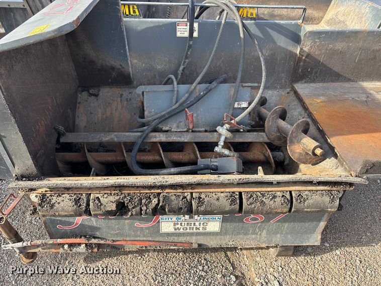 image for item EA4542 2015 Malavasi Pavijet MG76C skid steer paver