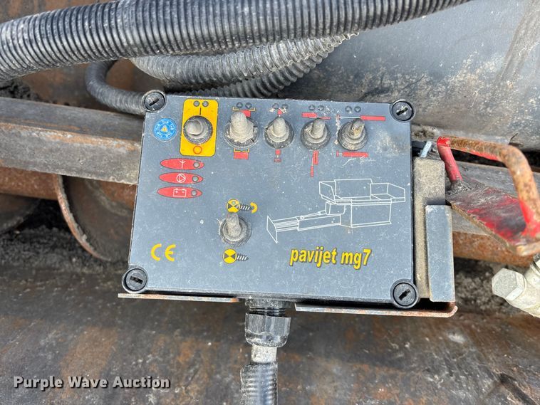 image for item EA4542 2015 Malavasi Pavijet MG76C skid steer paver