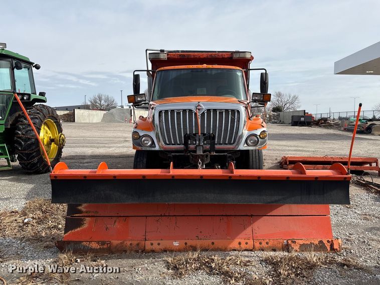 image for item EA4545 2009 International 7400 dump truck