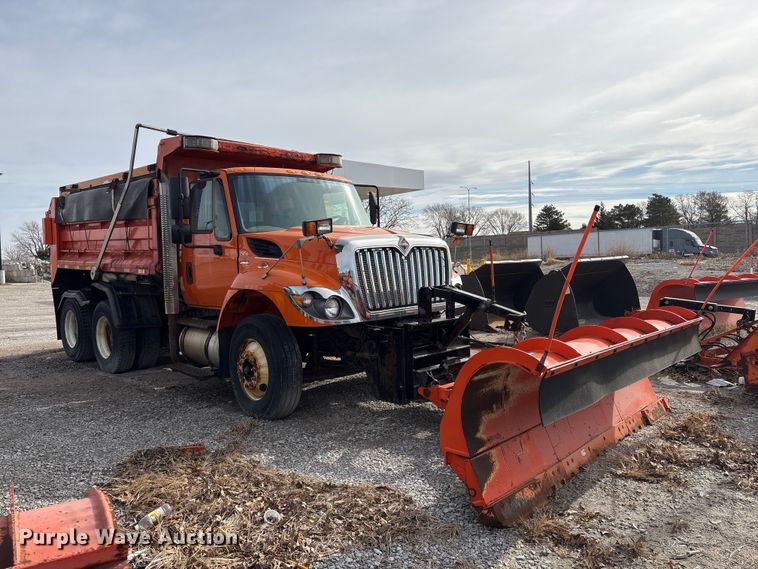 image for item EA4545 2009 International 7400 dump truck