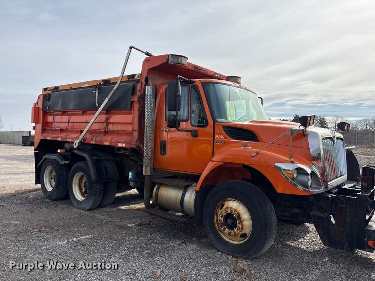 image for item EA4545 2009 International 7400 dump truck