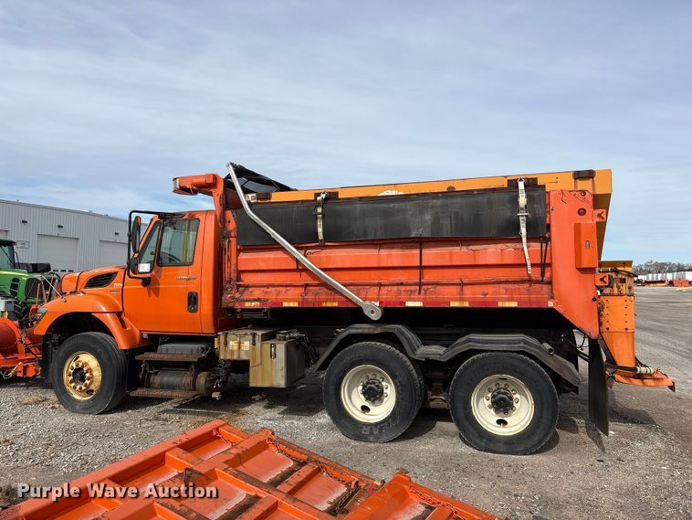 image for item EA4545 2009 International 7400 dump truck