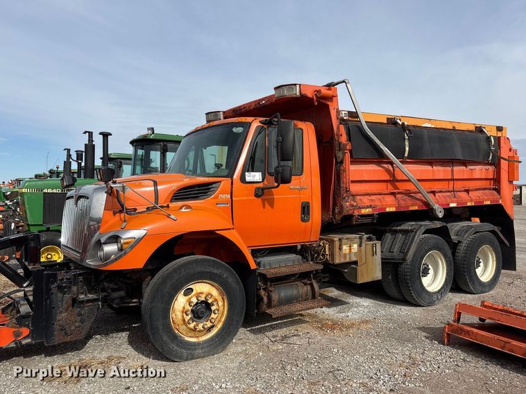 image for item EA4545 2009 International 7400 dump truck