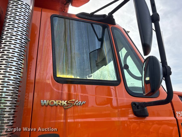 image for item EA4545 2009 International 7400 dump truck