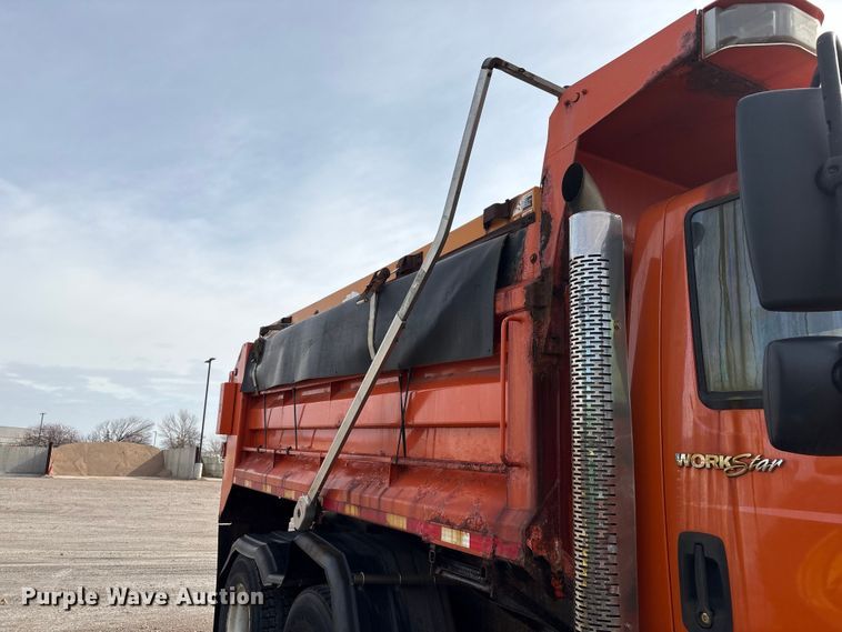 image for item EA4545 2009 International 7400 dump truck