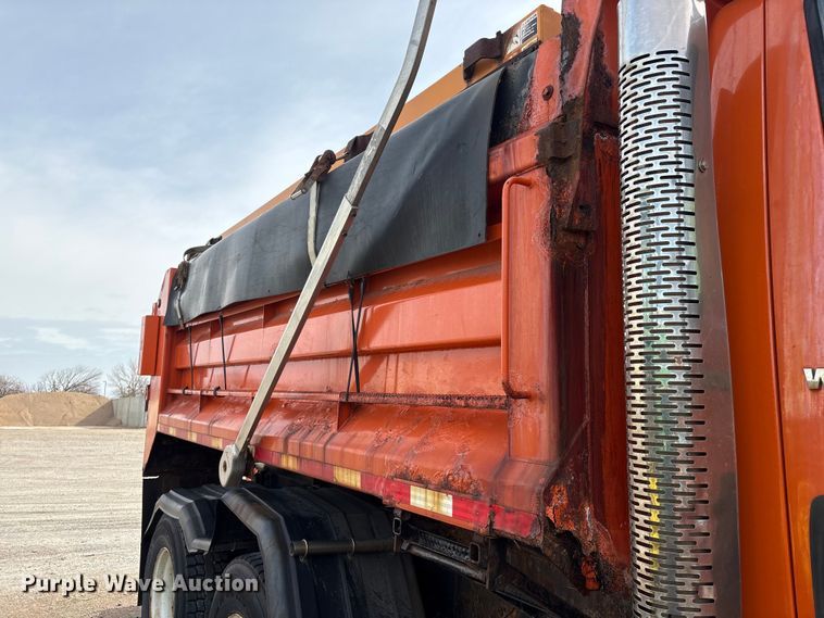 image for item EA4545 2009 International 7400 dump truck