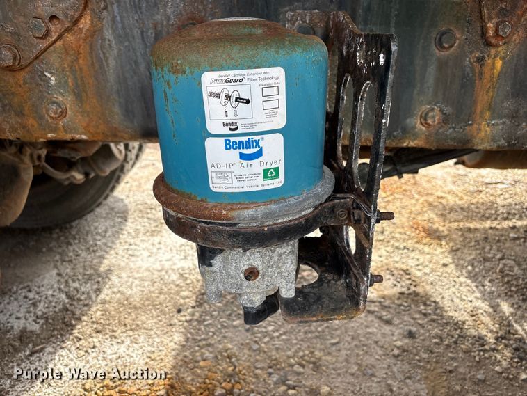 image for item EA4545 2009 International 7400 dump truck