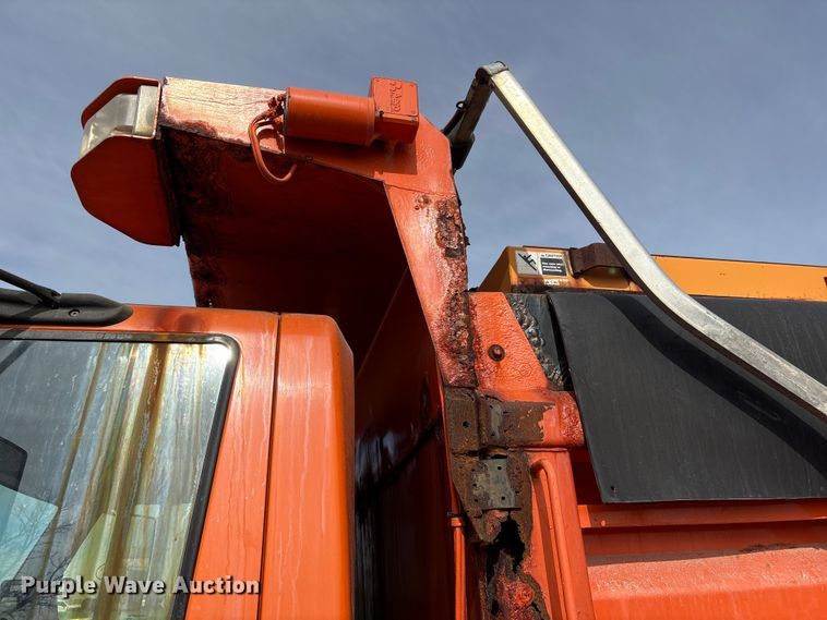 image for item EA4545 2009 International 7400 dump truck