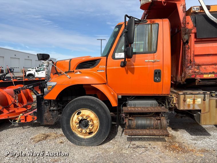 image for item EA4545 2009 International 7400 dump truck