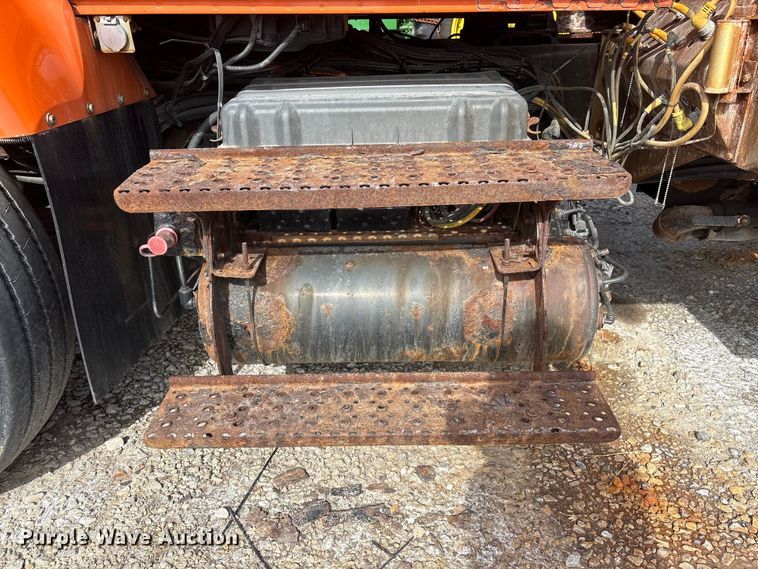 image for item EA4545 2009 International 7400 dump truck