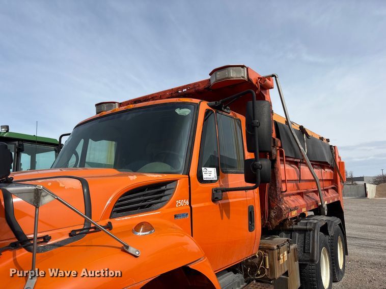 image for item EA4545 2009 International 7400 dump truck