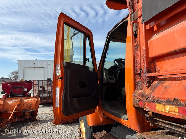 image for item EA4545 2009 International 7400 dump truck