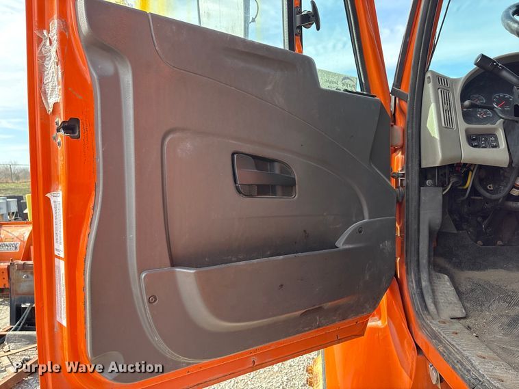 image for item EA4545 2009 International 7400 dump truck