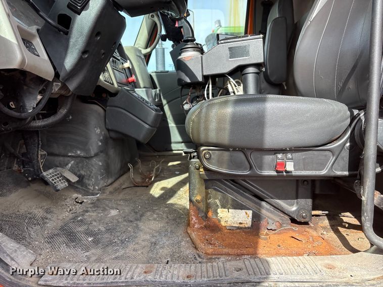 image for item EA4545 2009 International 7400 dump truck