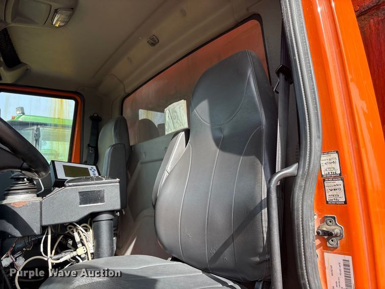 image for item EA4545 2009 International 7400 dump truck