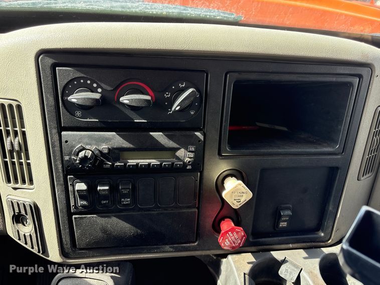 image for item EA4545 2009 International 7400 dump truck