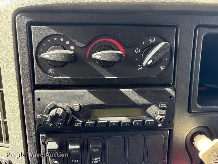 image for item EA4545 2009 International 7400 dump truck