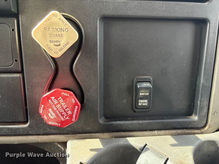 image for item EA4545 2009 International 7400 dump truck